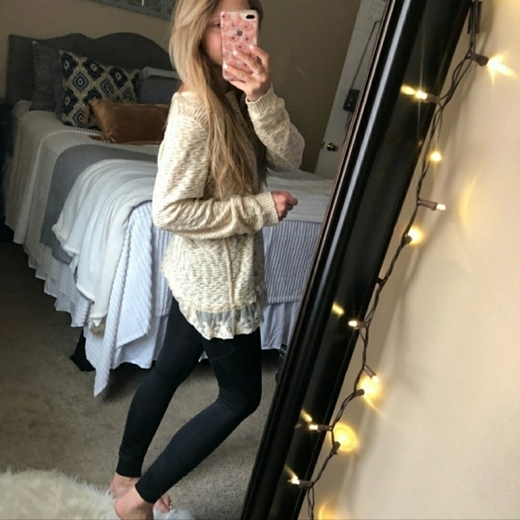 👚 Crystal-Kobe Cream Lace Trim Pullover Sweater - Picture 3 of 7